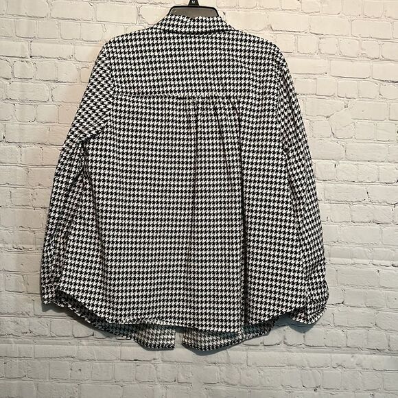 Kim Rogers Checkered jacket with black undershirt - Picture 2 of 6